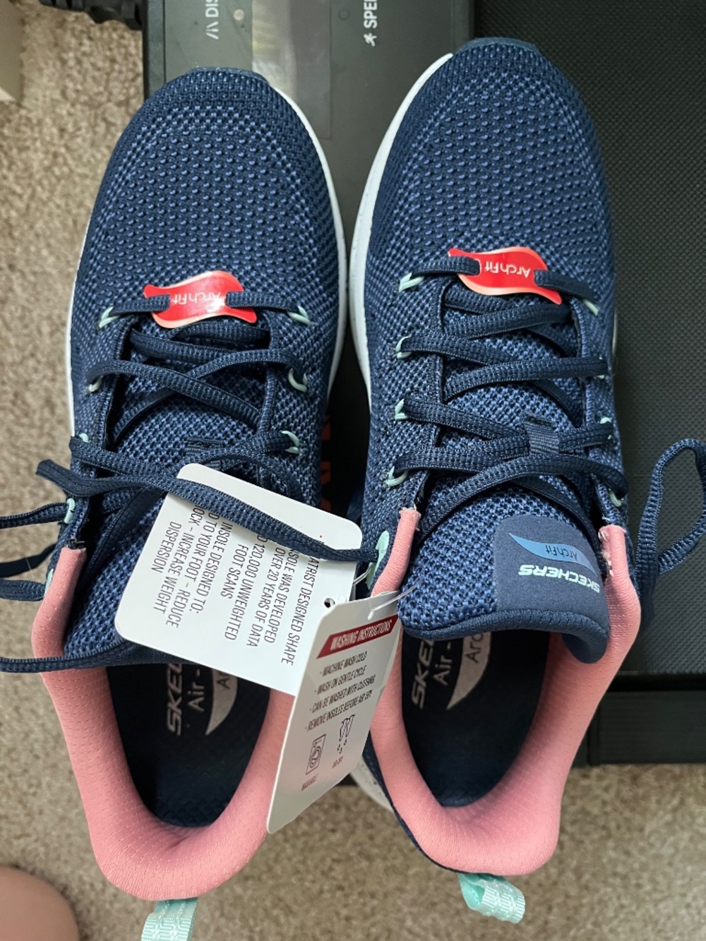 New Sketchers Arch Fit , Size 7 , Retail $85 - Picture 2 of 5